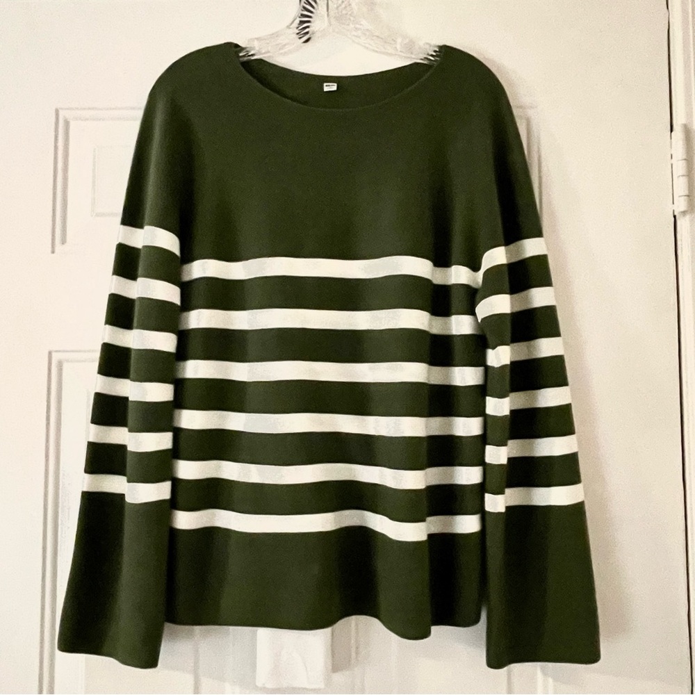 Uniqlo Dark Olive and White Cotton Knit Top